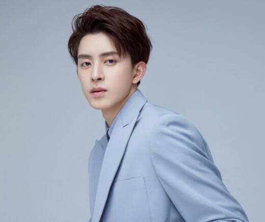 你比星光美麗秦立是誰演的