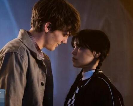 星期三警長知道兒子是怪物嗎