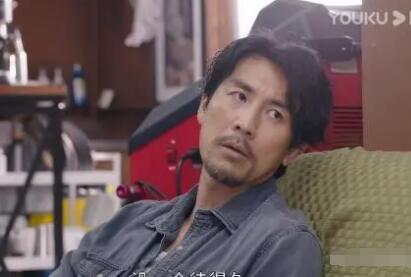 新聞女王修車工是誰扮演的