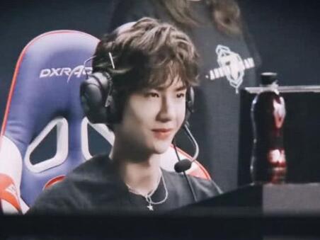 王一博王鶴棣打電競游戲是什么節(jié)目