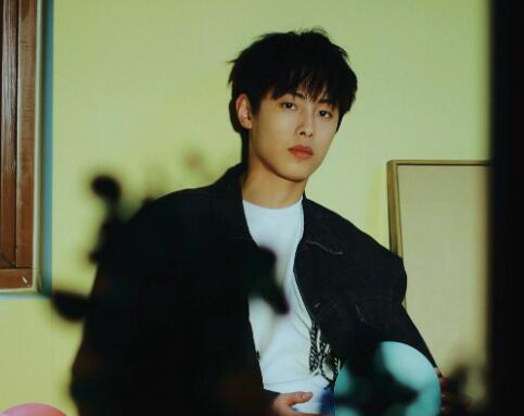 在暴雪時(shí)分吳魏人物簡(jiǎn)介