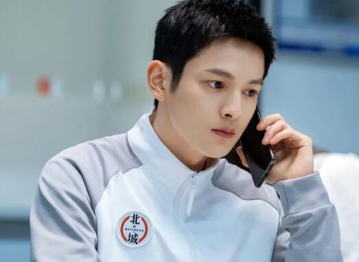 在暴雪時分李清嚴是誰演的