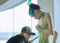 關(guān)曉彤和楊麗萍什么關(guān)系