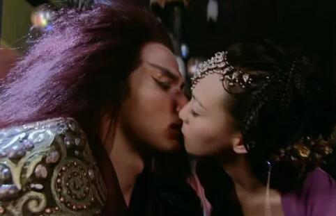 紫萱為什么親重樓 重樓愛上紫萱了嗎