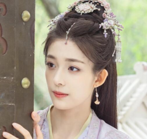 陌上人如玉顏欽若和誰(shuí)在一起