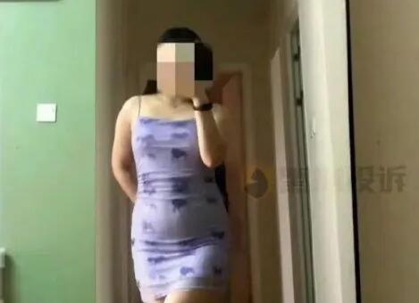 女子買家秀因顯肚子被商家要求刪除 究竟是怎么回事？