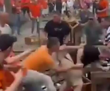 英格蘭球迷與荷蘭球迷互毆 究竟是怎么回事？