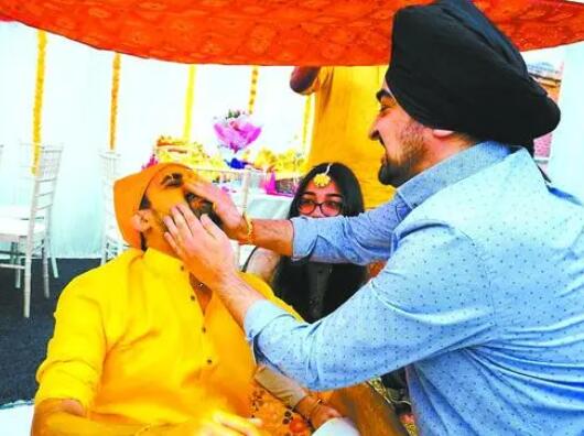 印度新人大婚前變“小黃人” 內(nèi)幕曝光簡(jiǎn)直太意外了