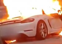 浙江一轎車撞樹后自燃 司機身亡 原因竟是這樣太崩潰了