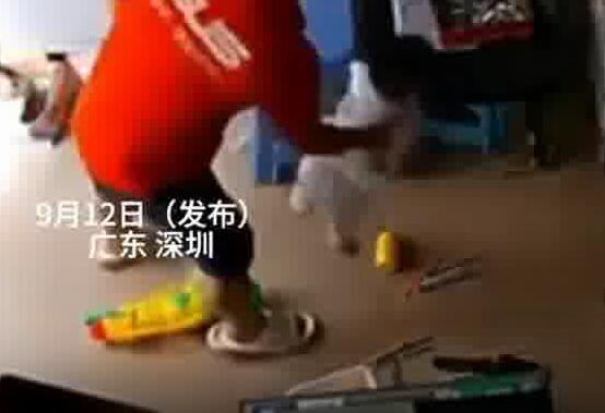 男子抱孩子玩耍時手機(jī)發(fā)生自燃 事件始末2024最新消息