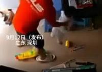 男子抱孩子玩耍時手機(jī)發(fā)生自燃 事件始末2024最新消息