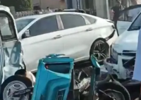 男子開(kāi)車(chē)送妹妹上學(xué)出事故致2死4傷 事件始末2024最新消息