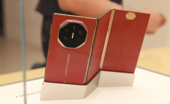 華為三折疊黃牛加價(jià)兩三萬(wàn)收不到 究竟是怎么回事？