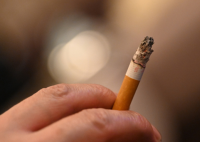 男子開(kāi)車(chē)途中吸煙被罰2百元 背后真相實(shí)在讓人驚愕