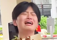 爸媽送燒烤花 高考女兒邊哭邊聞味 畫面曝光簡(jiǎn)直令人感動(dòng)