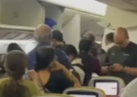 印度又有航班出故障 乘客被迫下機(jī) 該航班的一個(gè)引擎出現(xiàn)了技術(shù)故障