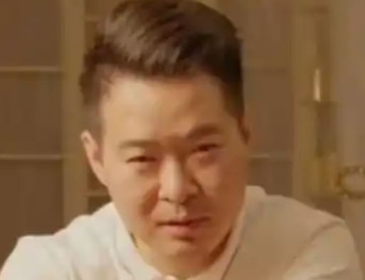 中國(guó)男子在美國(guó)拍短劇年賺數(shù)千萬(wàn) 1年能拍45部短劇