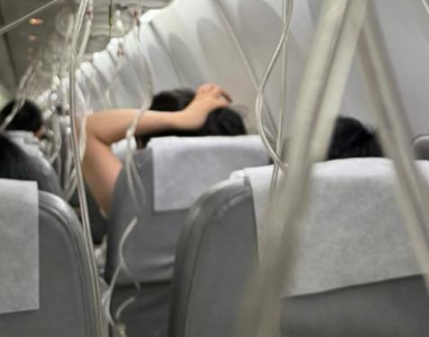 客機高空急墜親歷者:給老公寫了遺書 原因竟是這樣太崩潰了