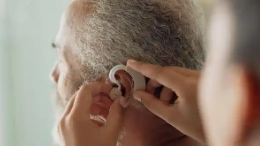 百元助聽(tīng)器正偷走1.2億老人的聽(tīng)力 內(nèi)幕曝光簡(jiǎn)直太意外了