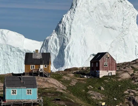 格陵蘭居民懵了:一覺醒來冰山在門口 原因竟是這樣太無奈了