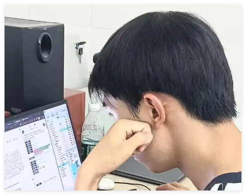 大三本科生回應(yīng)逆天學(xué)術(shù)履歷 這也太讓人意外了