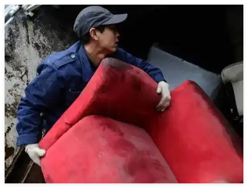 上海市民尷尬:扔舊的比買(mǎi)新的還難 事件始末2025最新消息