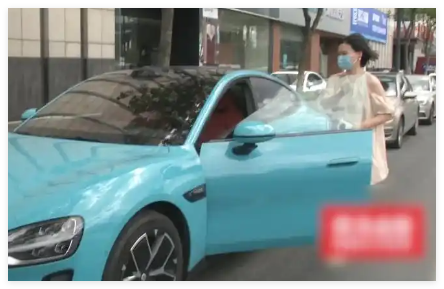 女車主稱遭貨車逼停 被罵開個破小米 內(nèi)幕實在讓人驚個呆