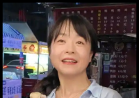 雙腿截肢女子夜市擺攤成“團(tuán)寵” 畫面曝光太火爆了