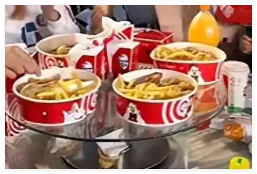 酒席為小朋友準(zhǔn)備兩桌肯德基 究竟是怎么回事？