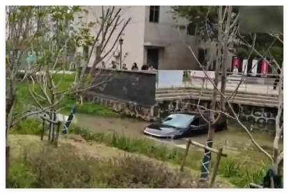 醉駕男子車內(nèi)酣睡 醒來(lái)發(fā)現(xiàn)在河中 原因竟是這樣太可怕了